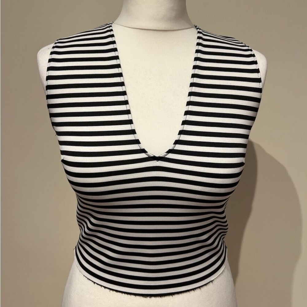 Zara Trafaluc Top Striped Black White V Neck Cropped Casual Stretch Raw Hem